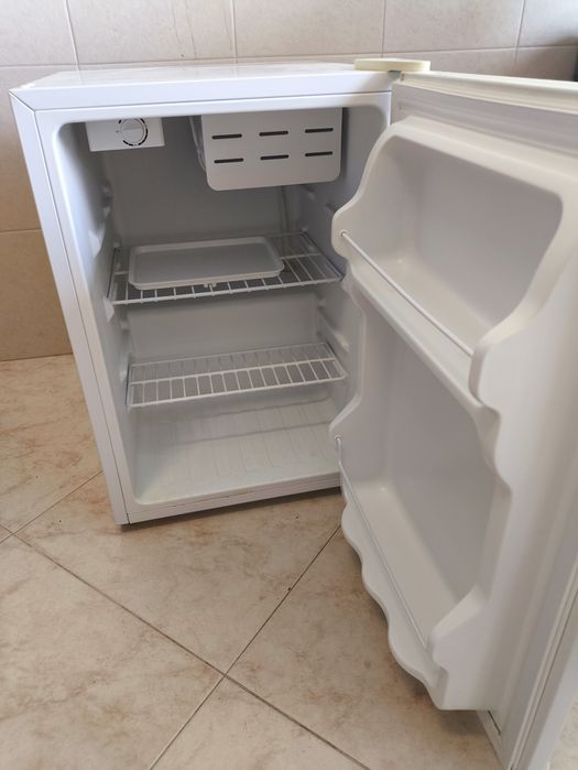 Mini Frigorífico  CONFOTTEC CF 90WE