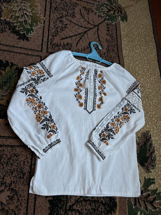 Жіноча вишита сорочка