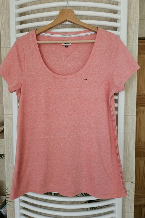 T-shirt, koszulka sportowa w serek Tommy Hilfiger M/38
