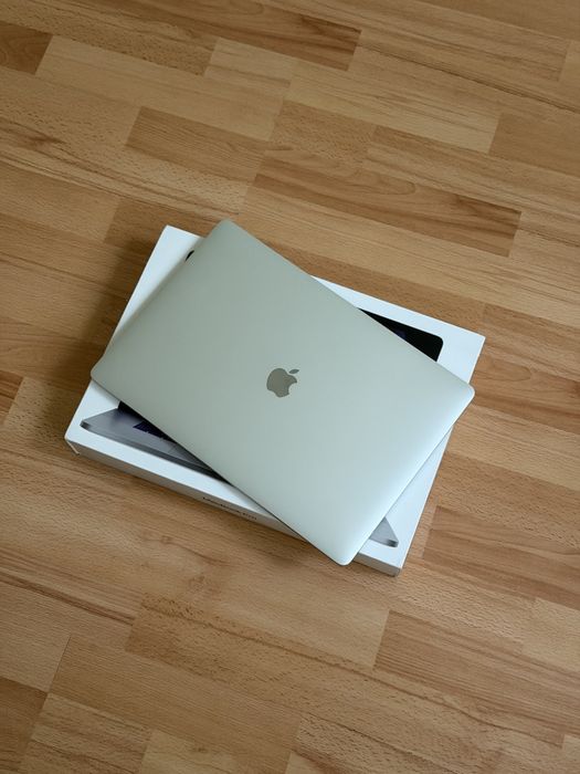 MacBook Pro 16 2019 i7 / 16 GB / 512 GB Silver