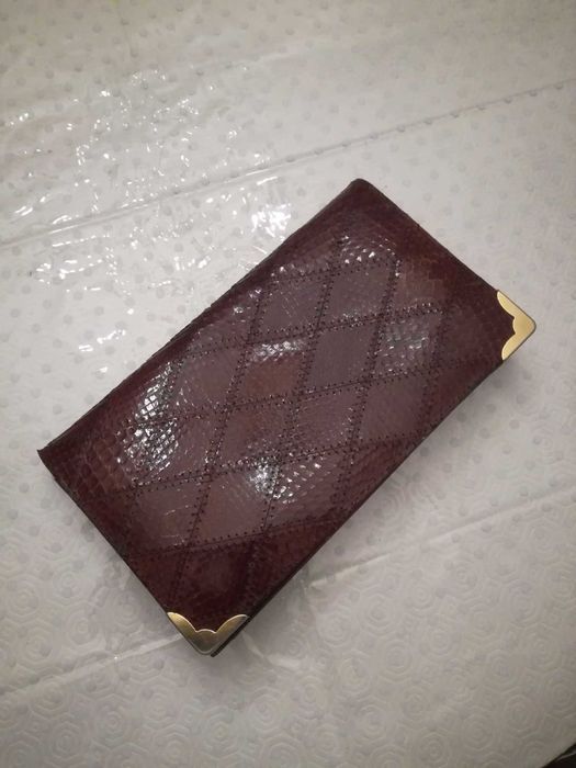 Duas Pochetes: preta e vermelha escura