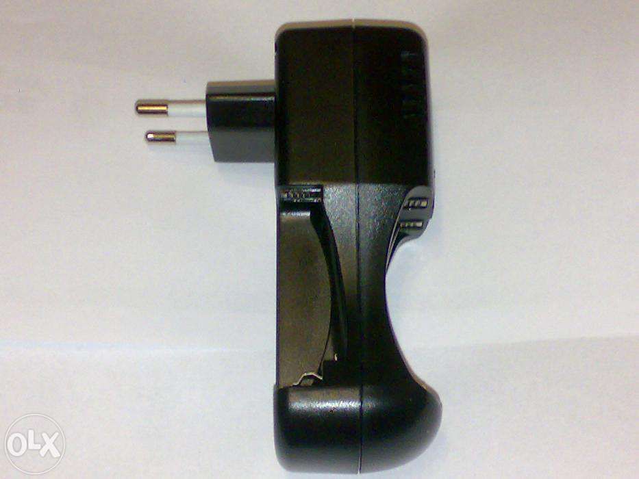 Продам комплект зарядних пристроїв Varta та універсальна "Жабка"