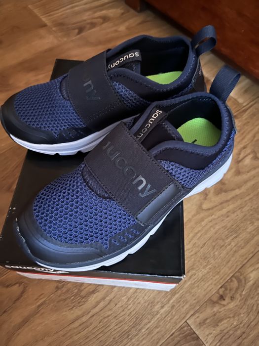 Продам кросівки.Saucony.Розмір 33 Темно синього кольору.