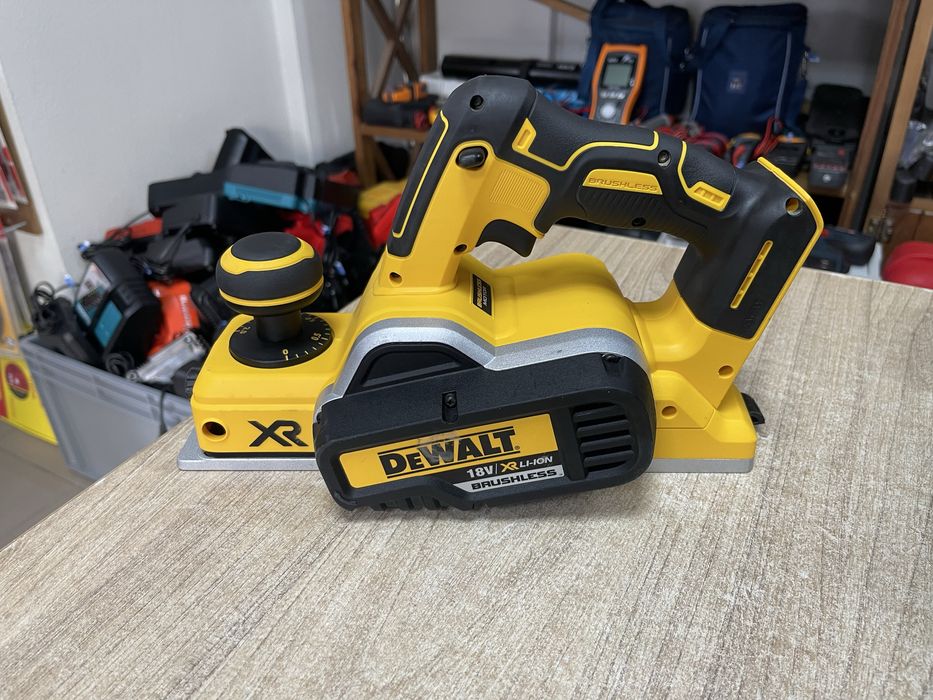 Dewalt DCP580 / безщітковий реноватор Девольт 18V