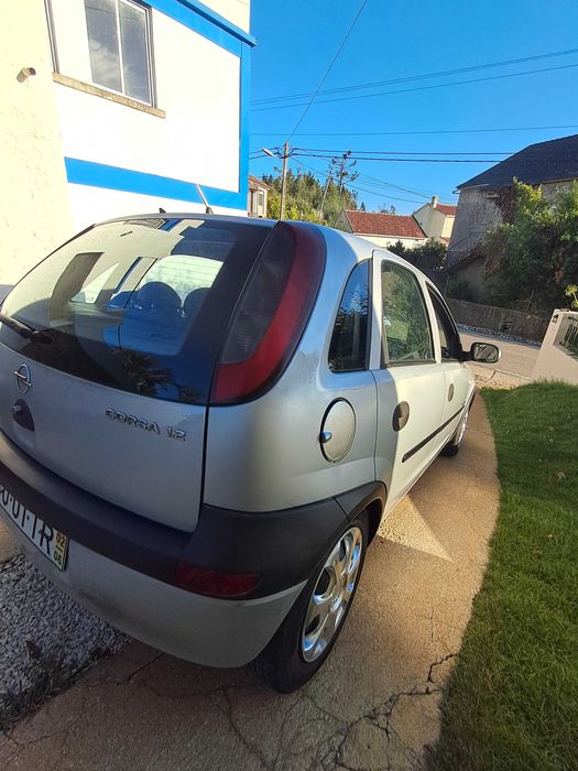 Opel corsa 1.2 em otimo  estado.