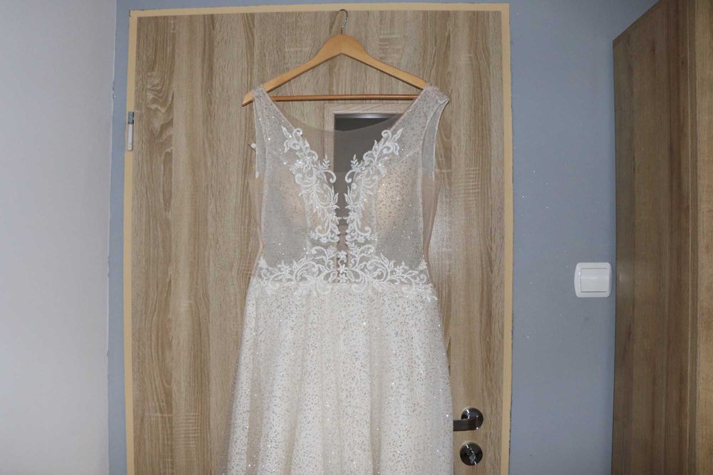 Piękna Suknia Ślubna ecru