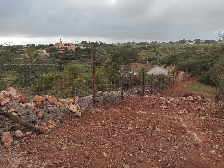 Excavações demolições vedações. Landscaping and excavations
