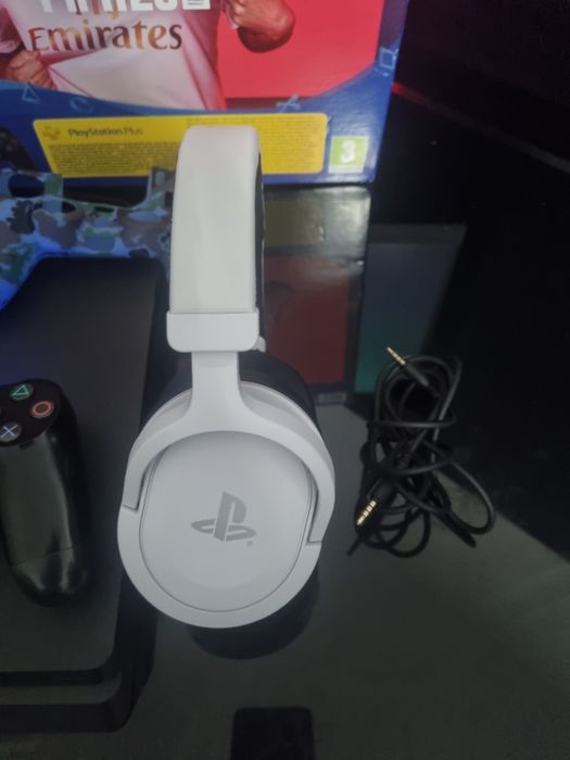 Ps4 slim  1Tb + Fifa 20 + Comando + Headphones + cabos + Caixa