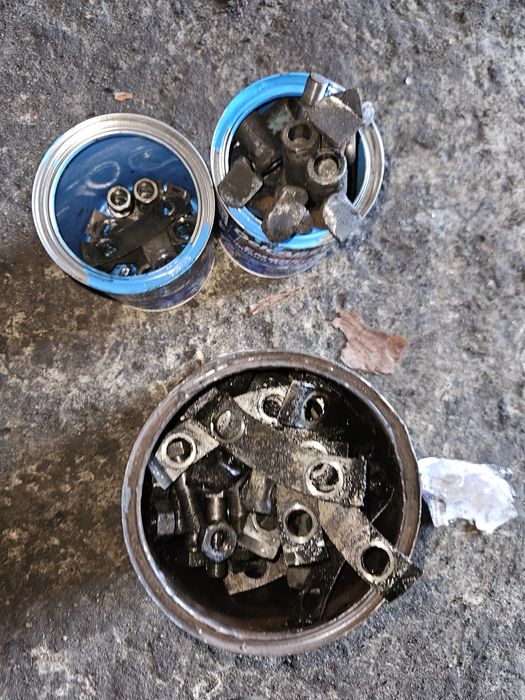 Відро 10 л   Болти в відрові більше 20 кг гайки СССР  гравера болти