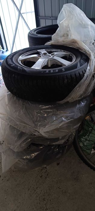 Felgi aluminiowe 16 cali do Hyundai IX35 + opony zimowe 2-letnie