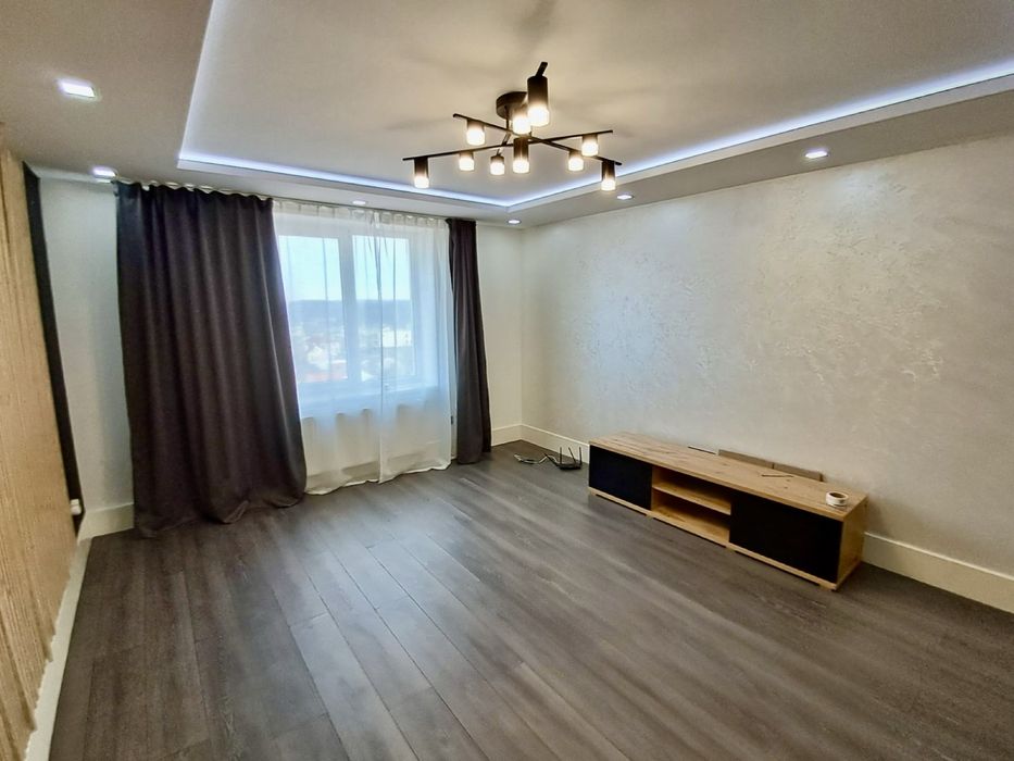 Продається 3-кімнатна 2-рівнева квартира в новобудові. Чортків