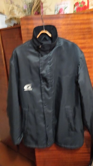 Продам демисезонную  мужскую куртку в отличном  состоянии