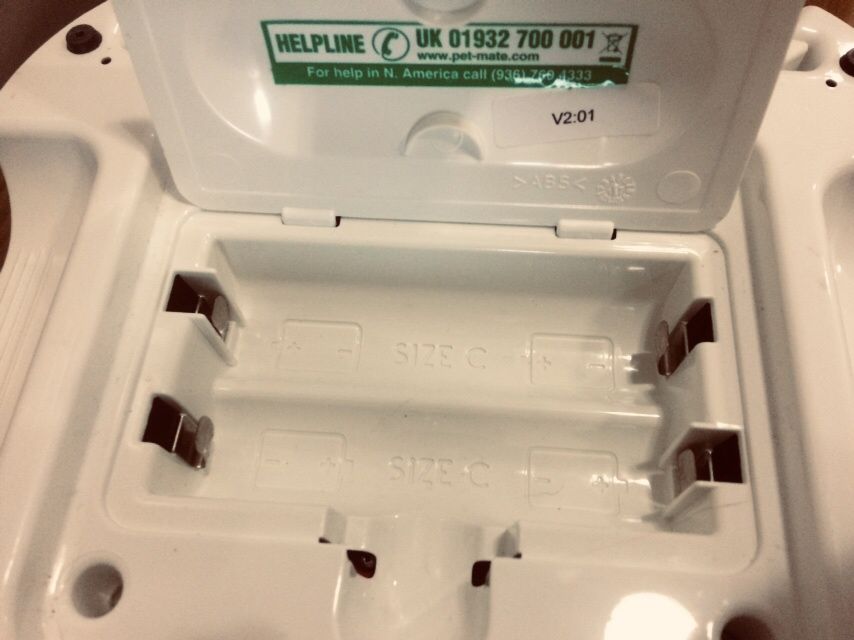 Comedouro de gato ou cão a pilhas