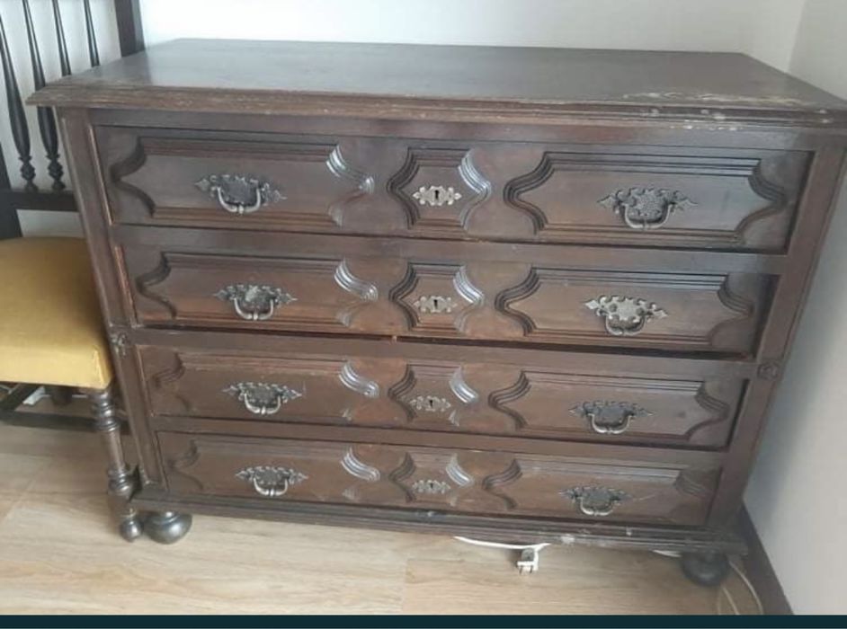 Comoda antiga em madeira