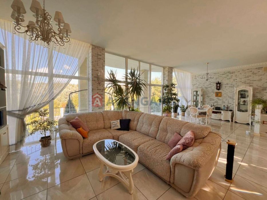 Комфортабельний особняк в Дахнівці