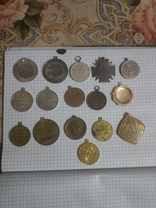 Продам медалі одним лотом