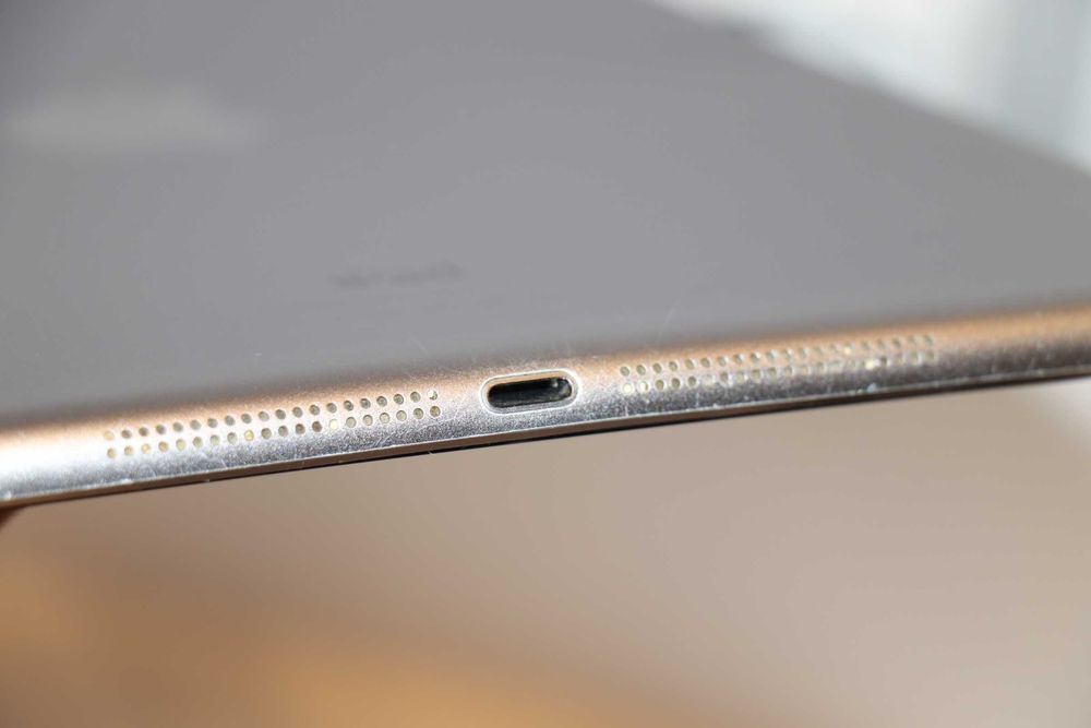 Apple A1475 iPad Air Wi-Fi 4G 16GB Space Gray, заблокирован по Id!