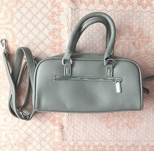 Удобная вместительная модная сумочка серого цвета, 27х15см