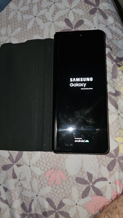 Tenho um samsung galaxy z fold 3 pra venda em muito bom estado