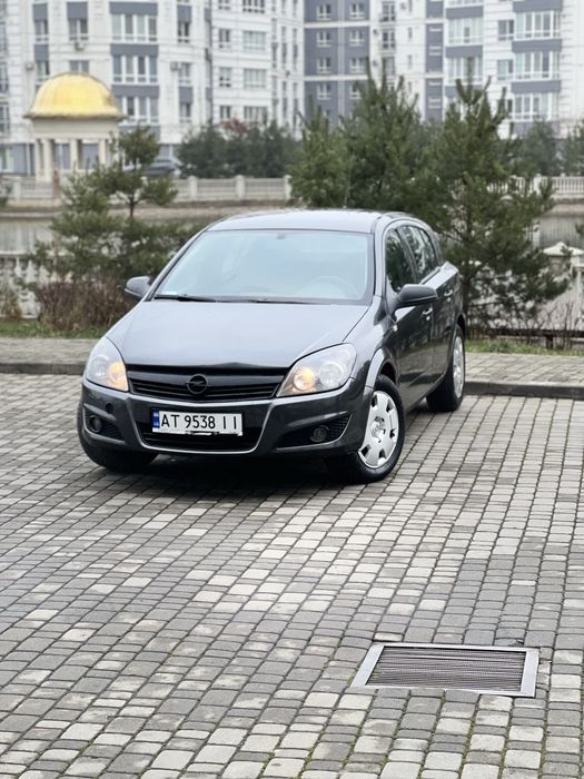 Продам надійний та економний автомобіль у дуже хорошому стані.
Технічно повністю справний - жодних вкладень не потребує. Стоїть нова хороша зимова резина good year.Перебрана ходова частина.Нові гальмівні диски та колодки. Замінено пару задніх супортів.Встановлений новий демпфер.
Дуже економне авто, розхід по місту 5.5 літрів. Авто комфортне для міста.
Ціна на обмін 5800$