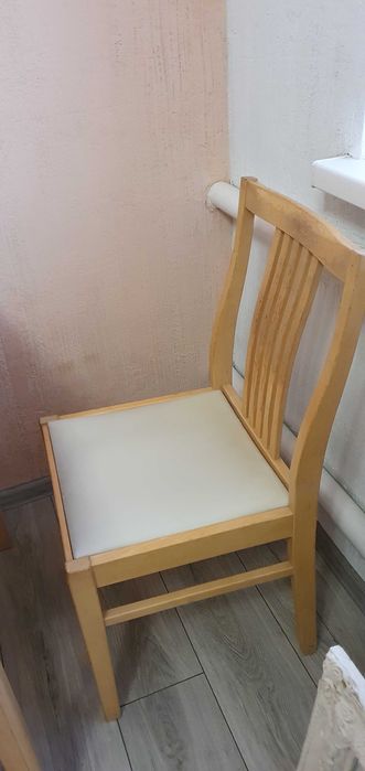 Стол +4 стула ,натуральное дерево