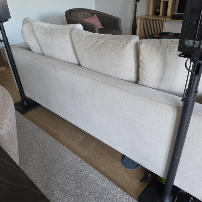 Sofá Moderno Bege/Creme (2m x 0,90cm) – Confortável e em Excelente Estado