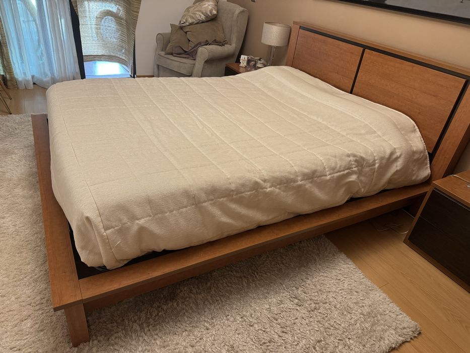 Cama + 2 mesas cabeceira