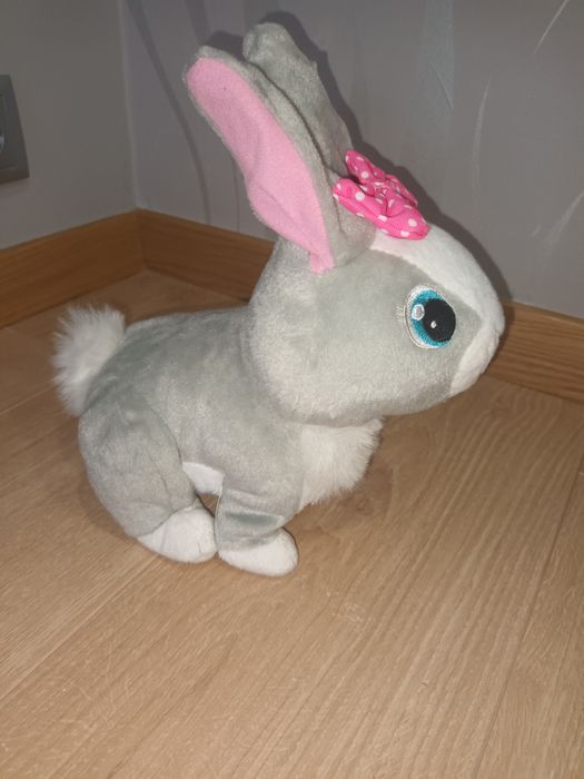 Peluche IMC Toys Coelhinha Betsy
