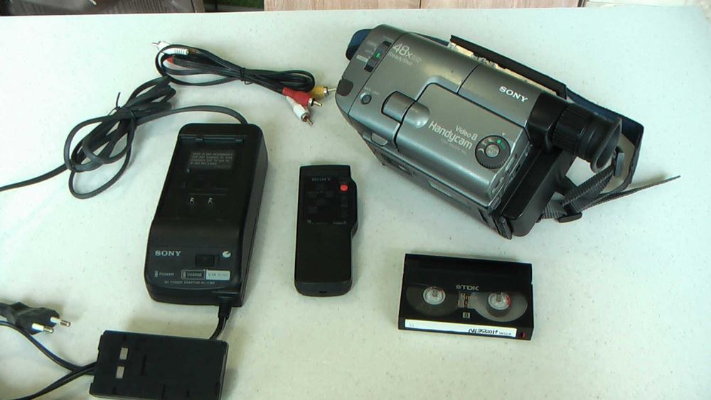 Відеокамера Sony CCD-TRV21E