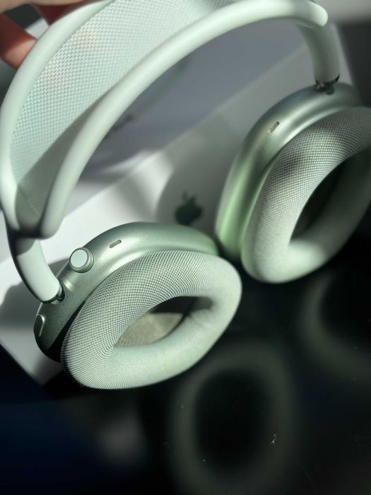 Airpods Max. Green color. New64738491577219124