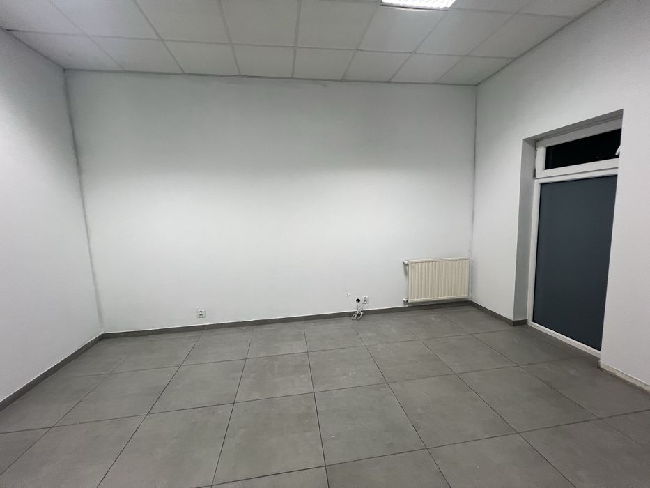 Parter budynku osobne wejscie 5 pokoi wolne