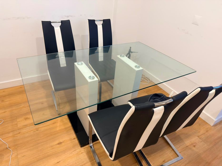 Mesa vidro com 4 cadeiras