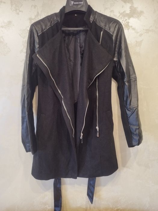 Czarny płaszcz jesienno/wiosenny