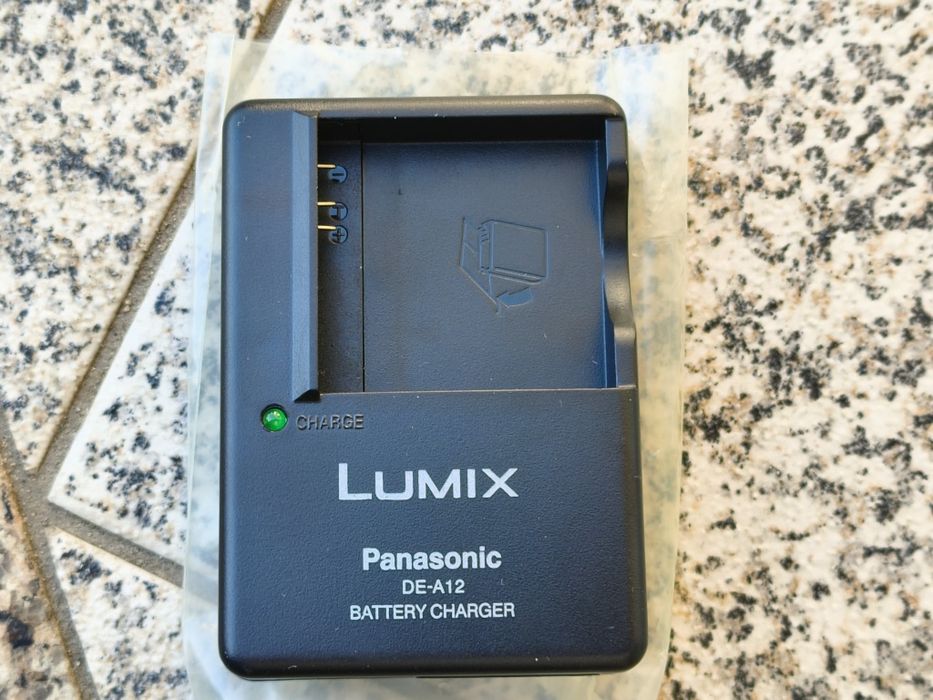 Carregador bateria Panasonic DE-A12B