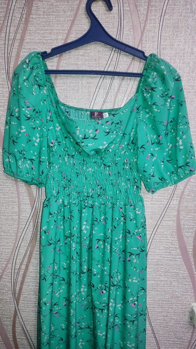 Літнє зелене плаття з квітковим принтом