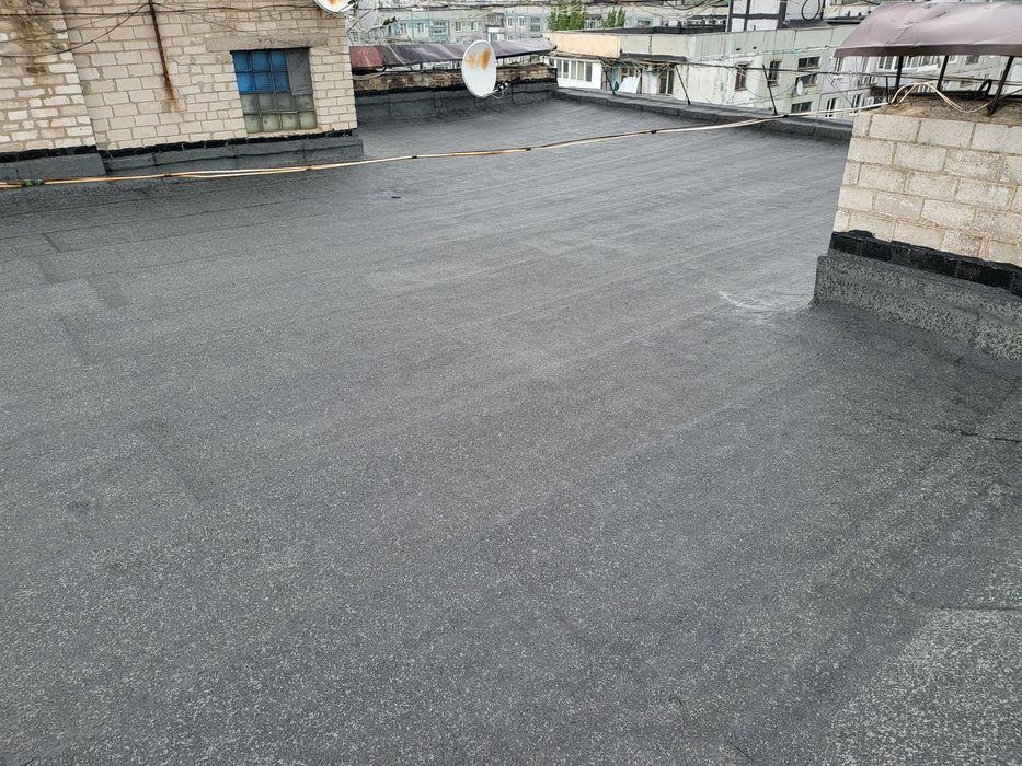 Ремонт крыши гаража  еврорубероидом материал +работа 6500гривен.