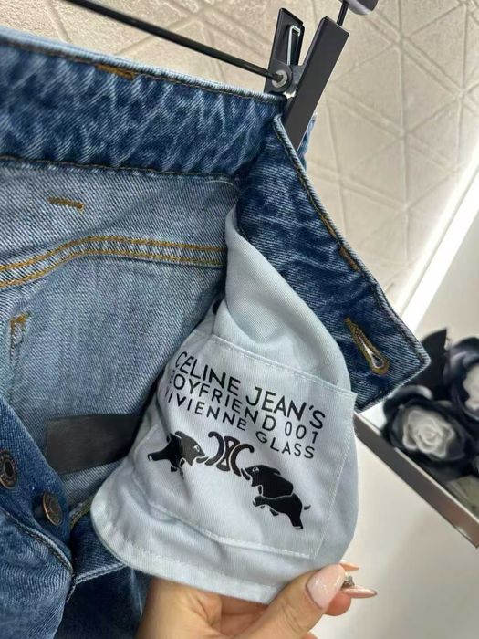 Джинси жіночі з потертостями лого бренд