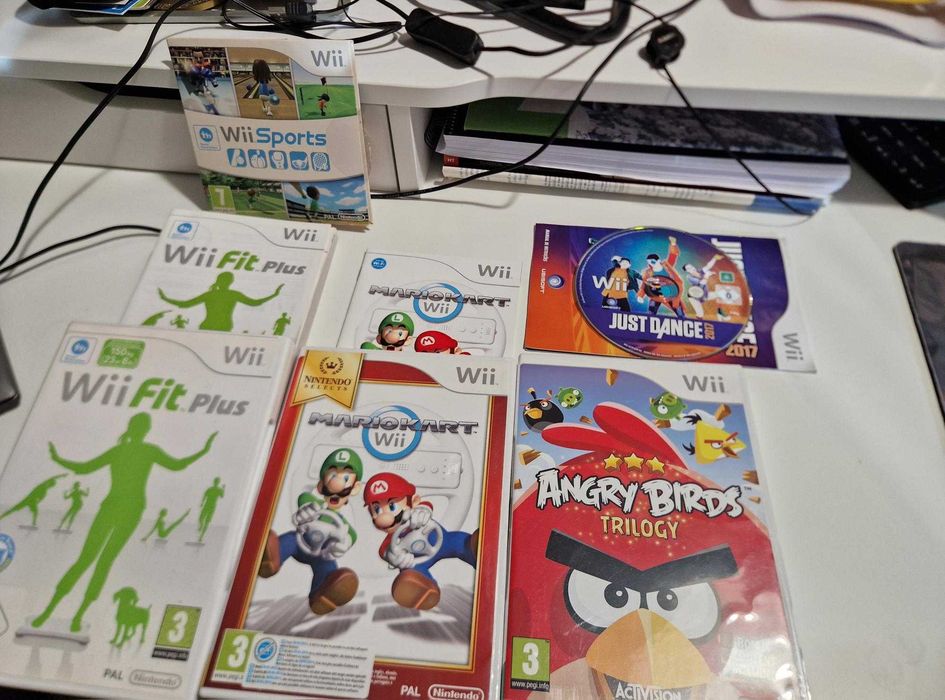 Consola Wii + comandos + barra movimento + volante + balance board