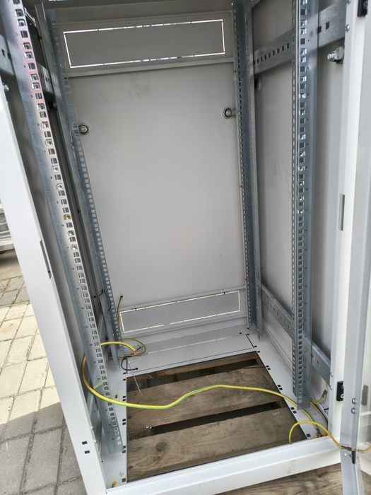 Szafa rack 22u używana