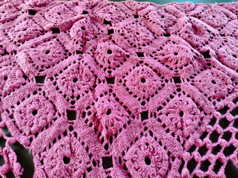 Xaile feito a mão em lã cor rosa