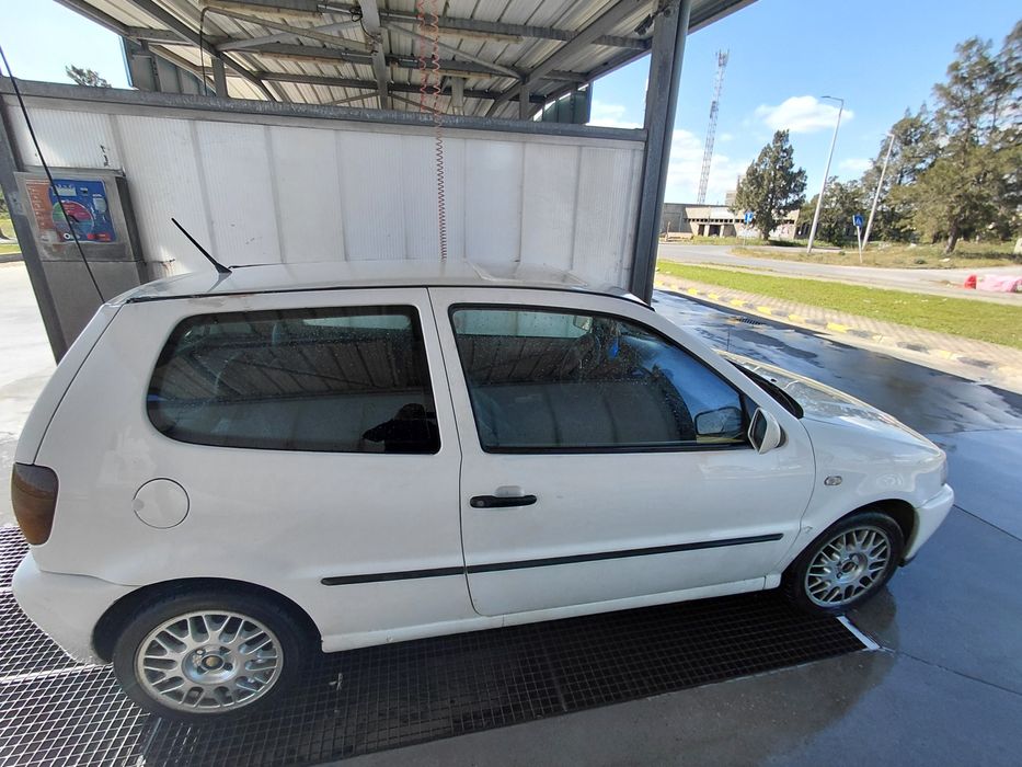 Carro muito bom a circular