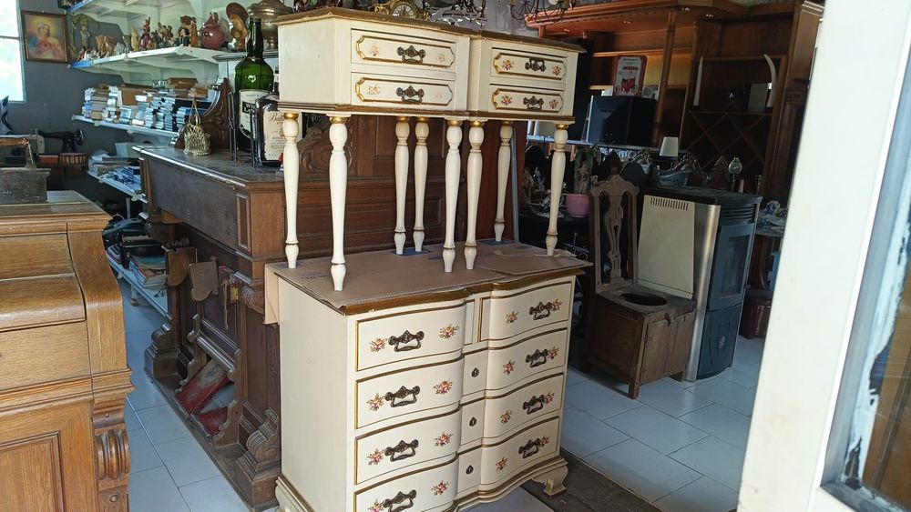Roupeiro, Cómoda, mesinhas,todo o material 400€