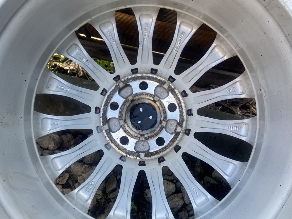 Alufelgi orginalne Ford 17-5x108 z oponami letnimi