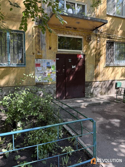 Без% , продаж 1 кімнатної квартири Бульвар Верховної Ради 18а, метро