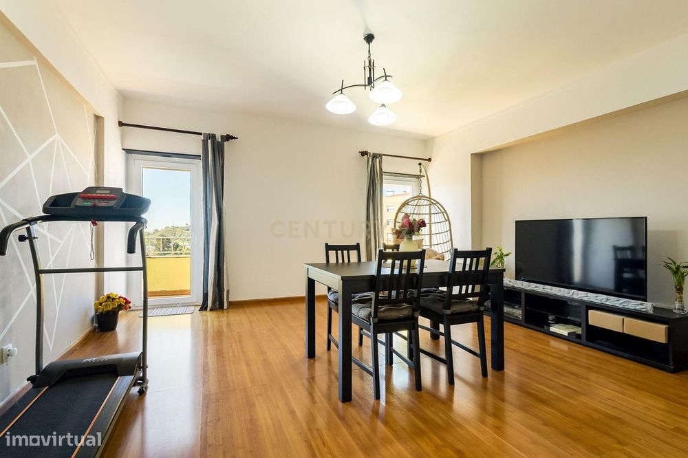 T3 no Carregado com 120 m², Vista Desafogada e Acessos A1/A10