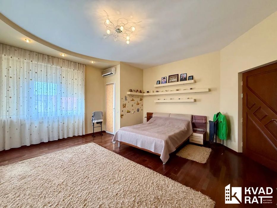 Продаж напівособняка 220м2 ,якісний будинок
