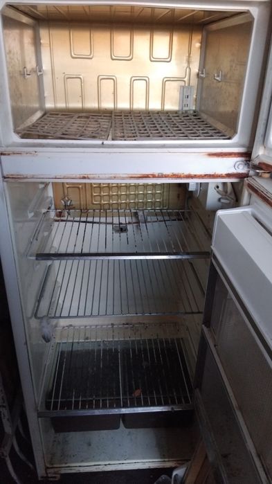 Продаётся холодильник.