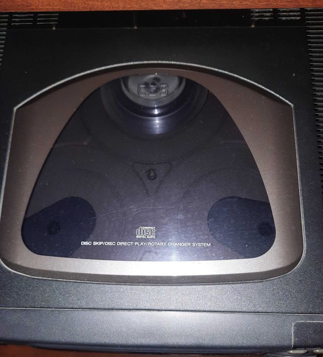 Продам музыкальный центр LG FFH-2165  бывший в работе.