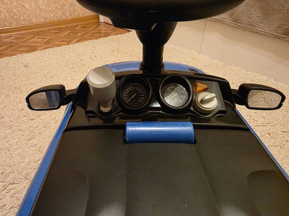 Продам толокар Range rover