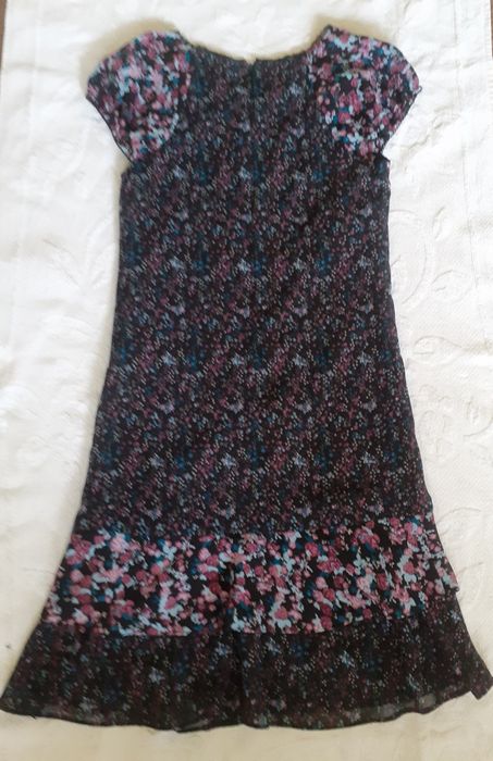 Sukienka w kwiatki, rozmiar 146